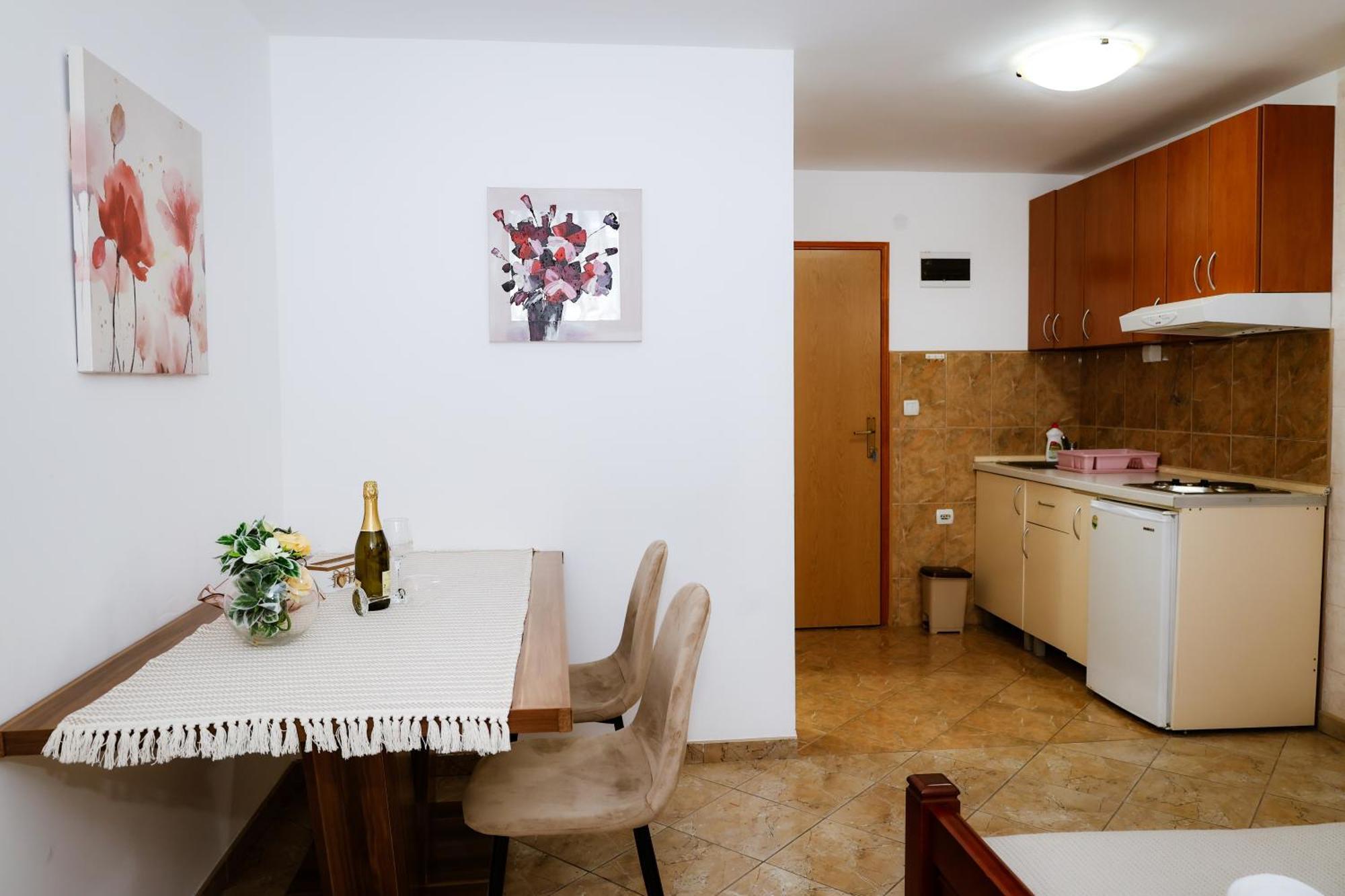 Guest House Ivana Tivat Exterior foto