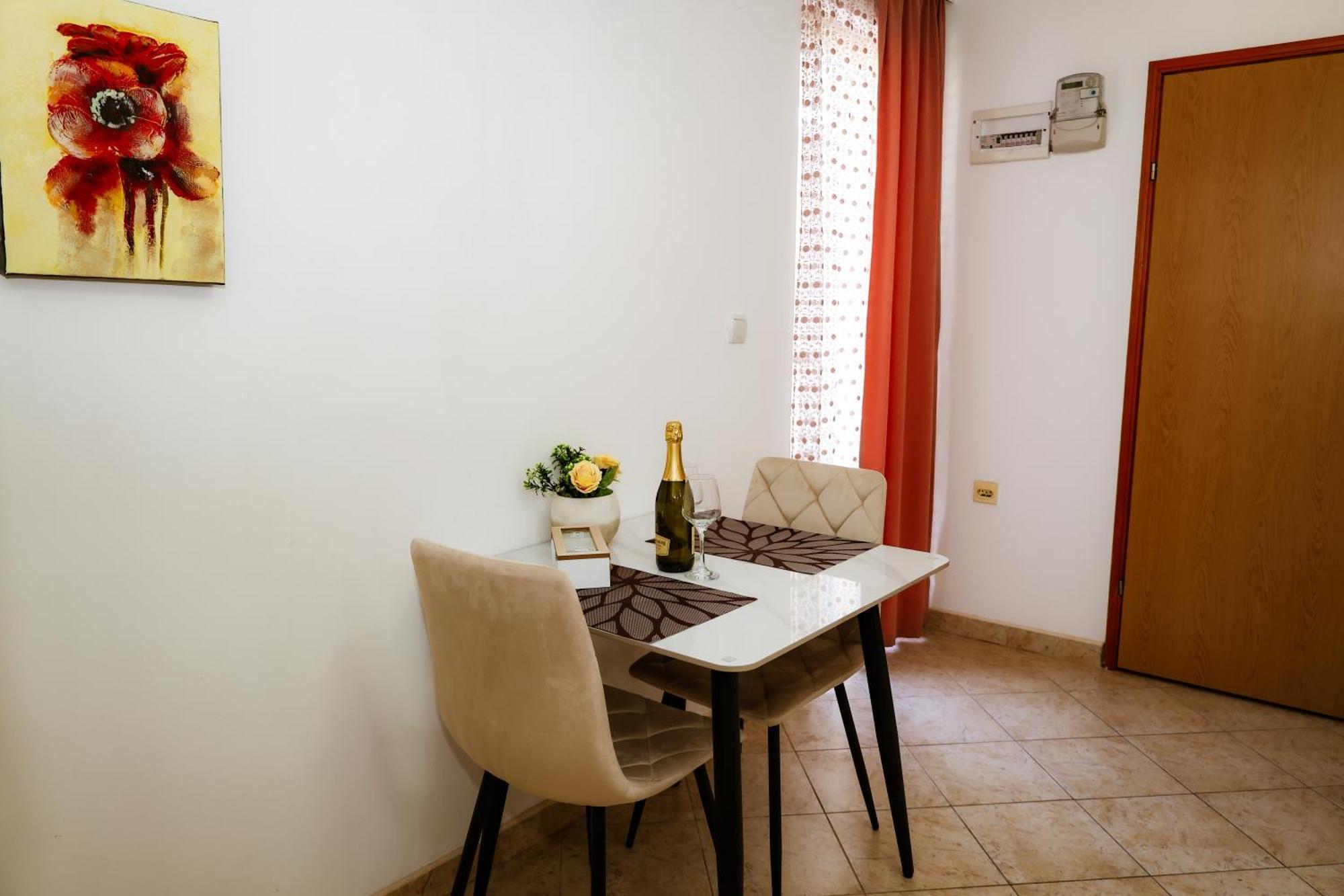 Guest House Ivana Tivat Exterior foto